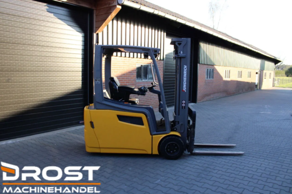 Jungheinrich EFG218 heftruck elektrische freelift triplex sideshift