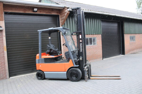 Toyota 7fbmf25 heftruck elektrische accu bj 2021 triplex sideshift lepelverstelling