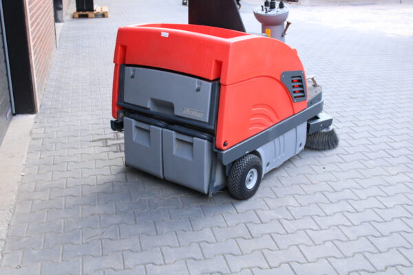 Hako 900v veegmachine benzine - Afbeelding 4
