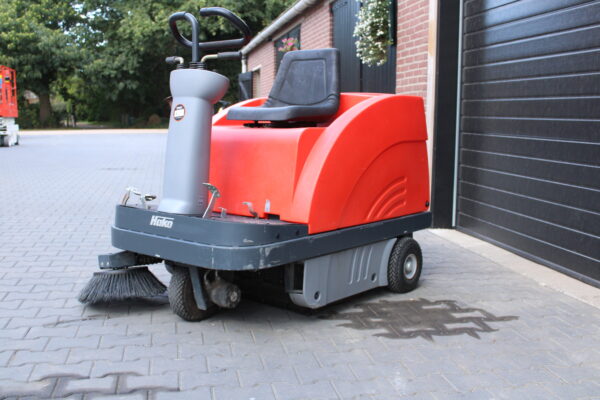 Hako 900v veegmachine benzine - Afbeelding 3