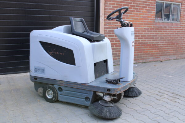 Nilfisk SR1101B veegmachine elektrische goed werkend
