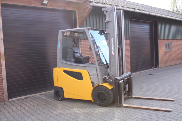 Jungheinrich EFG430 heftruck elektrische accubj 2022 triplex freelift sideshift lepelverstelling