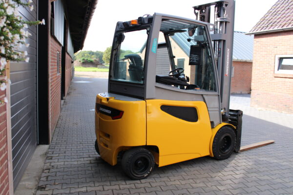 Jungheinrich EFG430 heftruck elektrische accubj 2022 triplex freelift sideshift lepelverstelling - Afbeelding 4